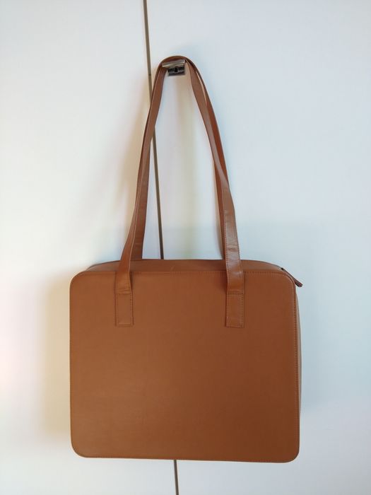 Carteira em pele cor camel