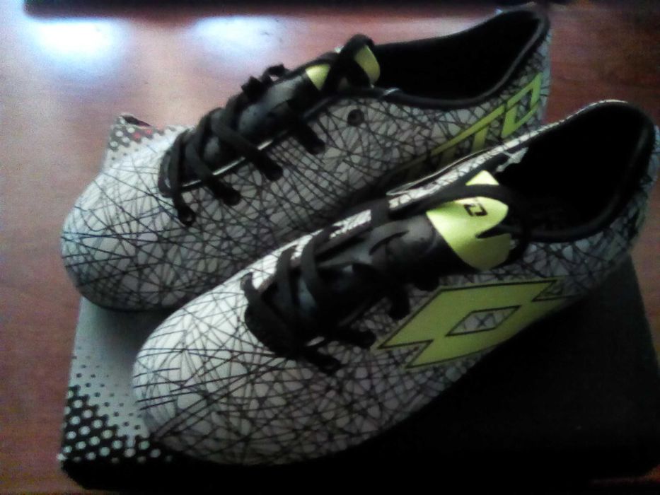 Chuteiras Futebol novas LOTTO
