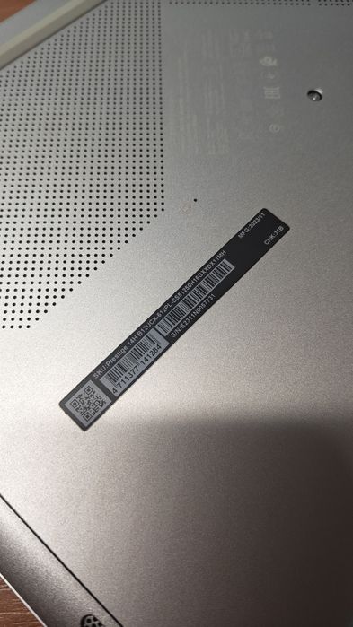Laptop dla studenta 14 cali z czytnikiem linii papilarnych. RTX 2050 1.49kg