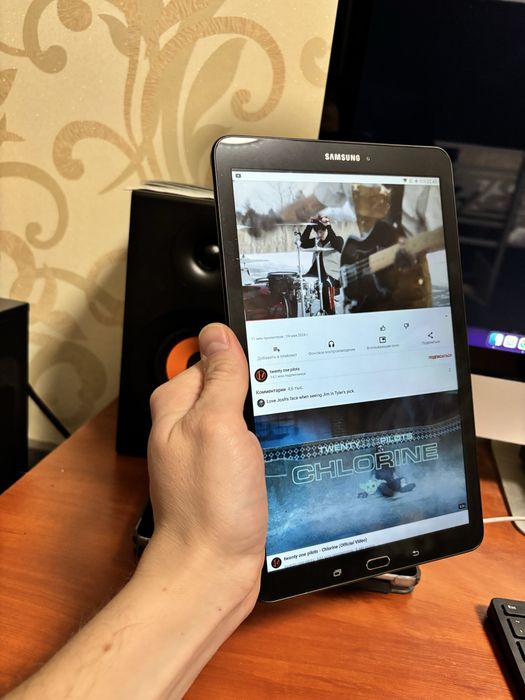 Планшет Samsung 9.6 дюйми
