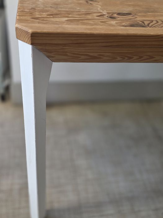 Secretária / Mesa em Madeira  com Gaveta — 45€