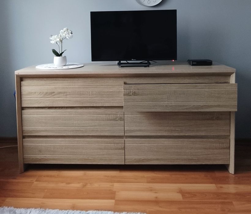Duża pojemna komoda