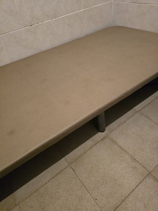 Estrado com pés solteiro