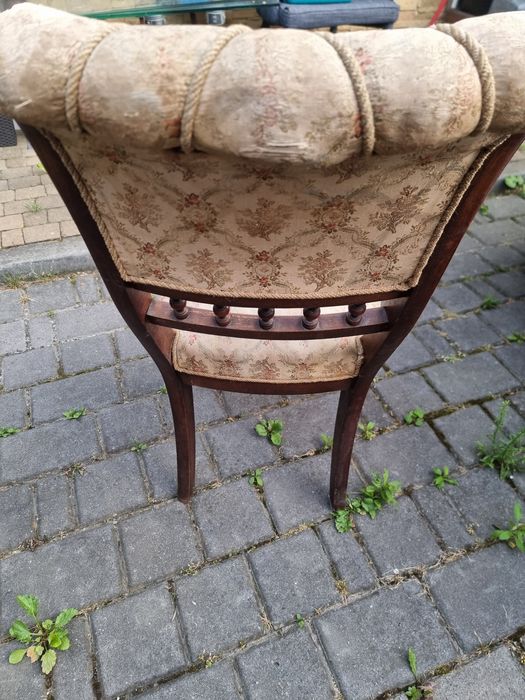 Sprzedam stare włoskie antyczne krzeslo do obicia z materialem