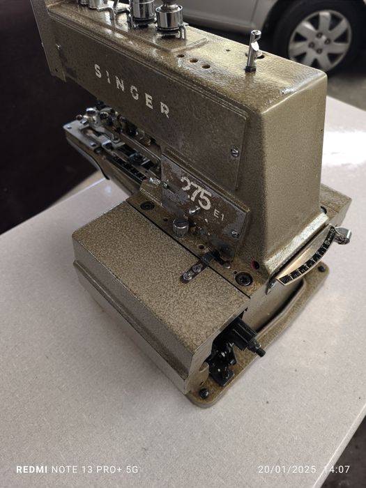 Máquina de pregar botões industrial trifásica