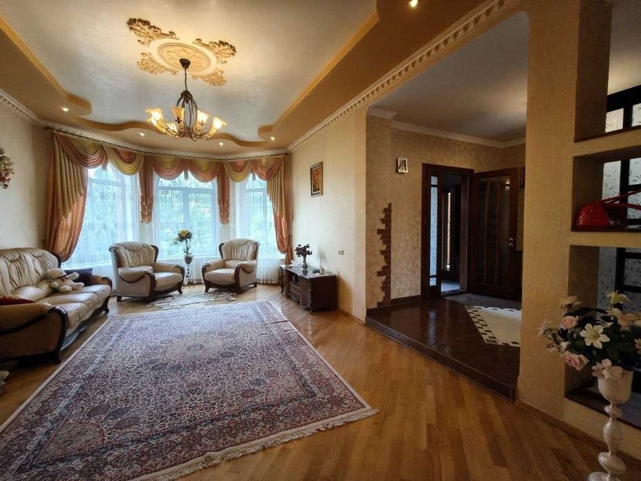 Продаж будинку вс. Чукалівка 250м2, ділянка 12 с. міські комунікації, асфальт, передмістя зупинка