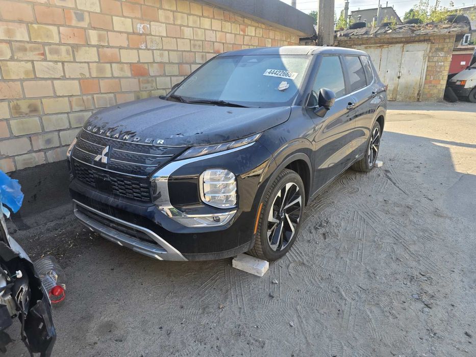 Продам Mitsubishi outlander 2024