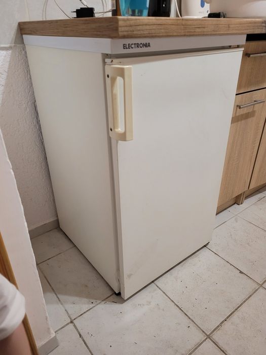 Sprzedam lodówkę podblatową