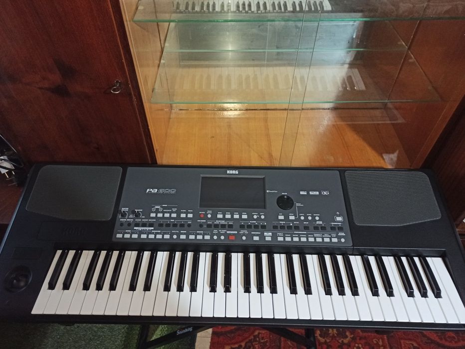 Продам KORG PA 600