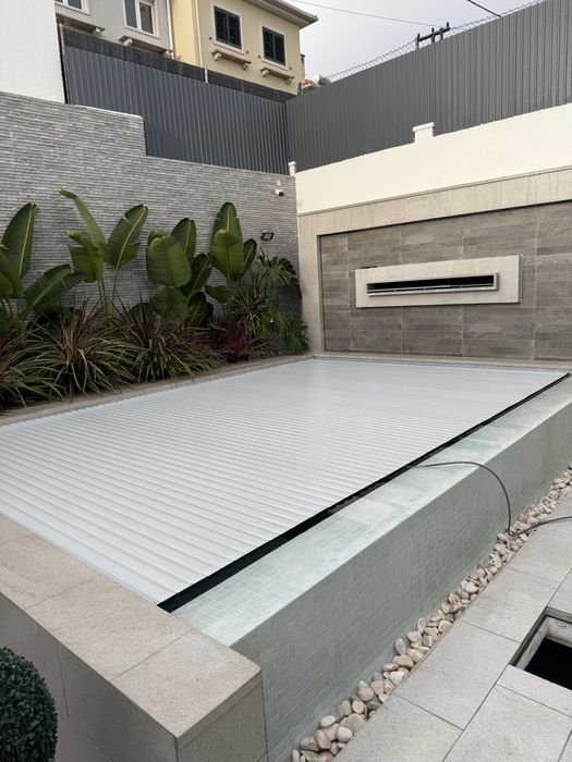 Vendo cobertura de piscina eletrica sai de dentro de agua