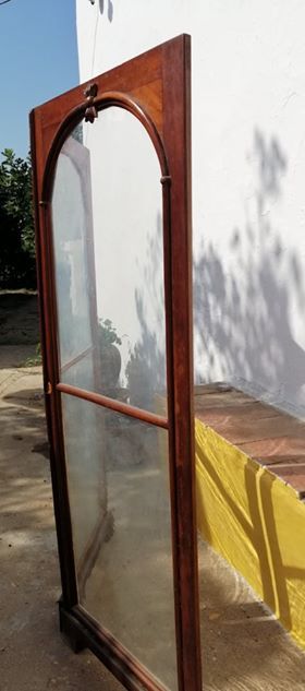 Biombo em madeira e vidro