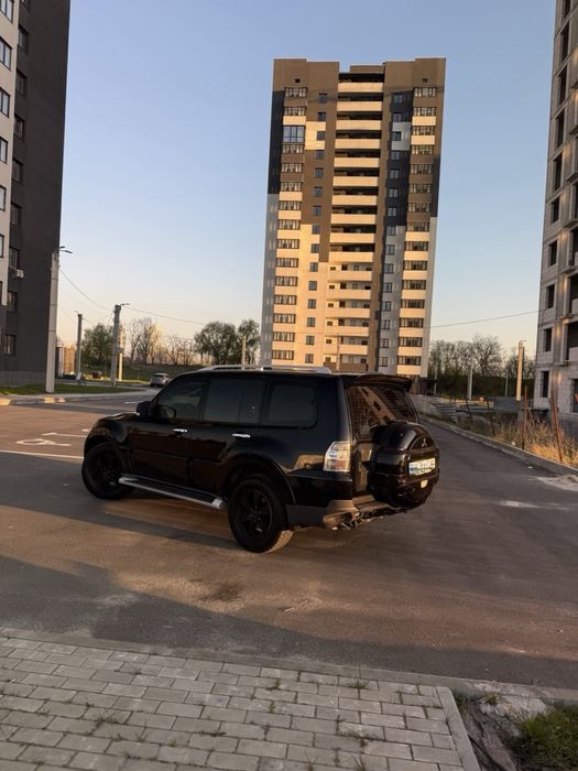 Mitsubishi Pajero Wagon 4