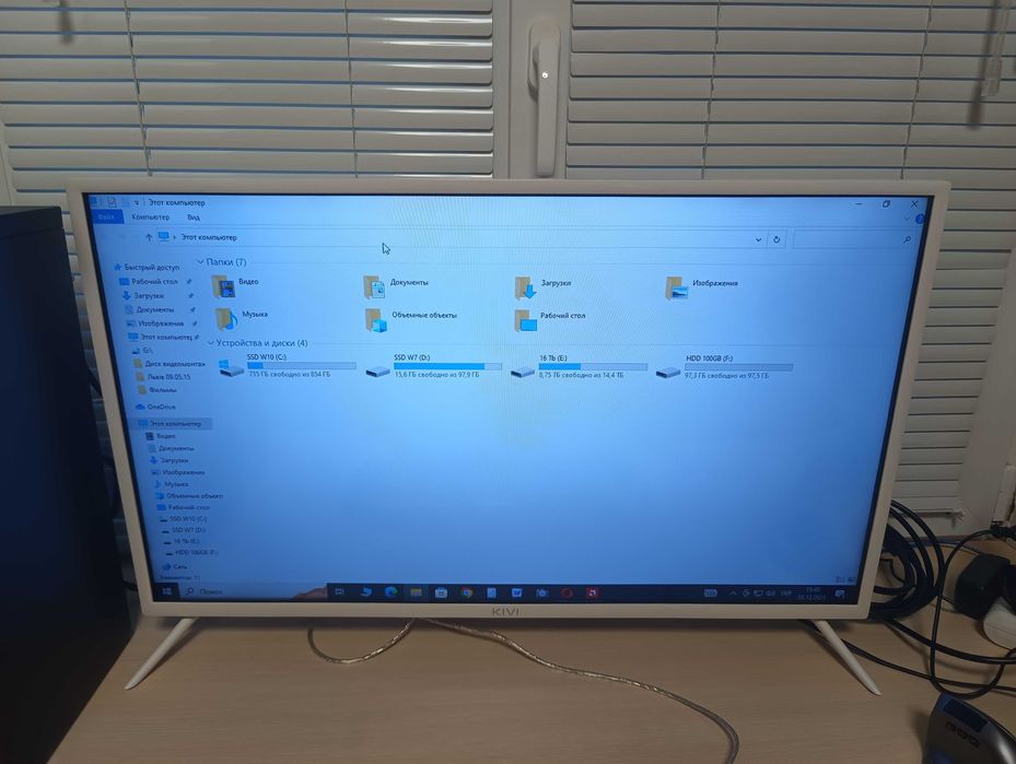 Smart TV -монітор 32" Kivi Full HD