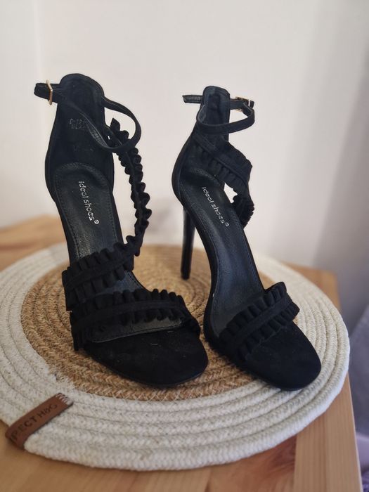 Nowe sandały na szpilce Ideal Shoes D-1215 czarne r. 36 | 11 cm