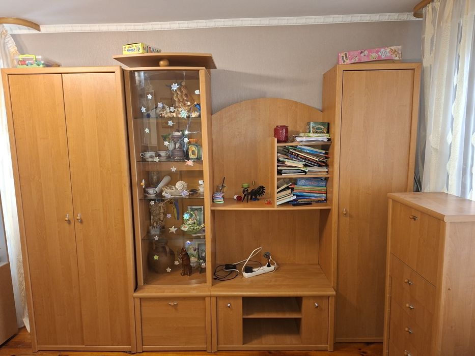 Стінка і комод - комплект.