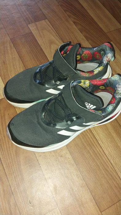 Продам кроссовки