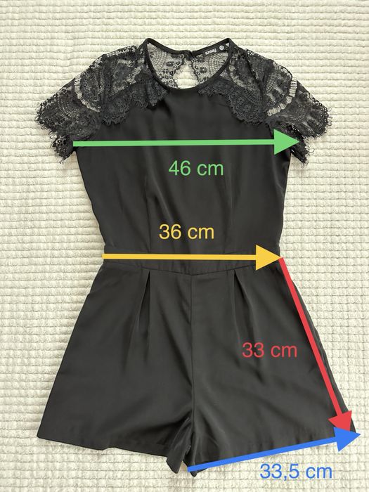 Krótki kombinezon z koronką