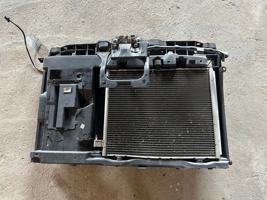 Pas przedni wzmocnienie chłodnice wody wentylator Peugeot 208 I 2008 I 9677952180