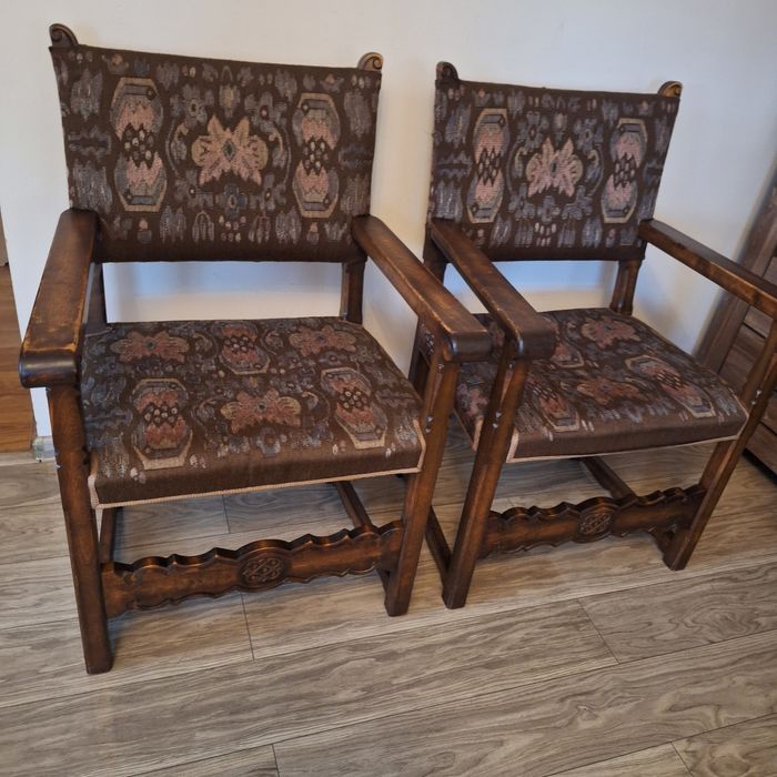 Dwa krzesła fotelowe drewniane dębowe z oparciami