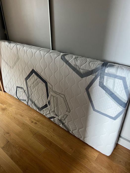MATERAC dziecięcy / młodzieżowy BREAKDANCE HILDING  90x200 cm stan bdb