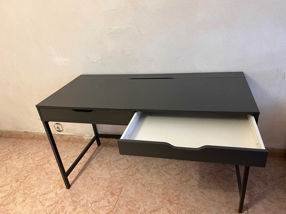 Secretária IKEA ALEX — Cinzenta, com arrumação de cabos (como nova)