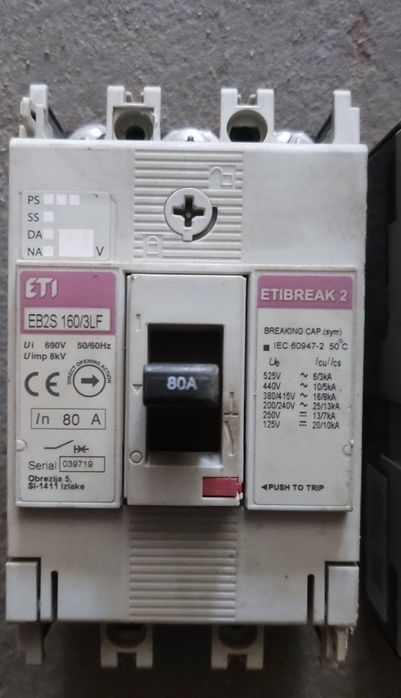 Автоматичний вимикач