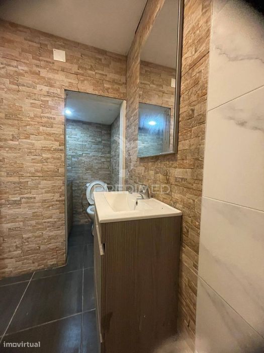 OPORTUNIDADE DE INVESTIMENTO | SETÚBAL  Prédio com 4 apartamentos r...