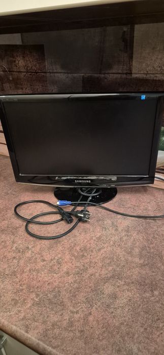 Monitor Samsung SyncMaster 933.  18.5cala