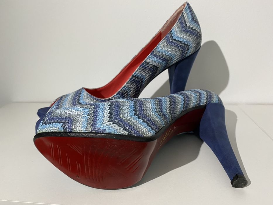 Buty na obcasie 40 czerwona podeszwa