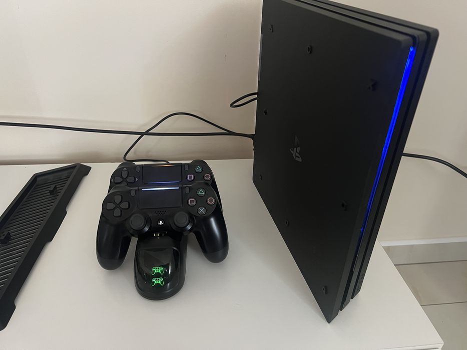 Sony Playstation 4 pro 1 TB.