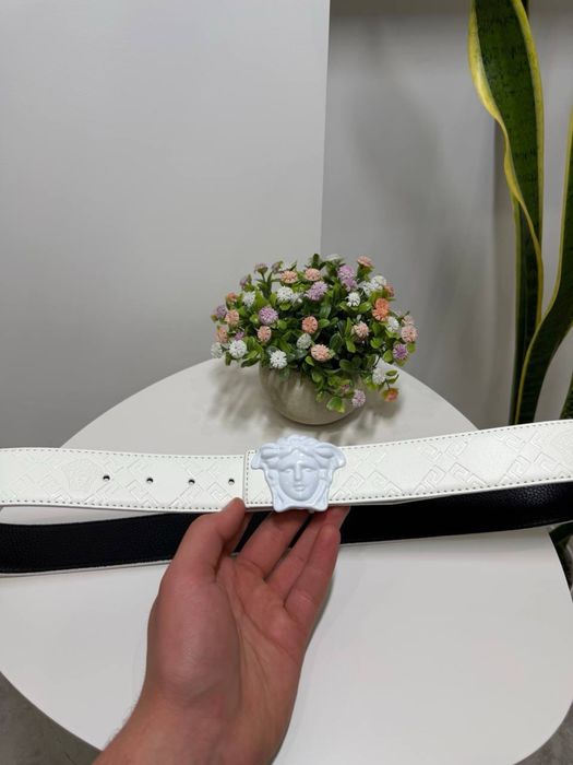 Ремінь від бренду Versace