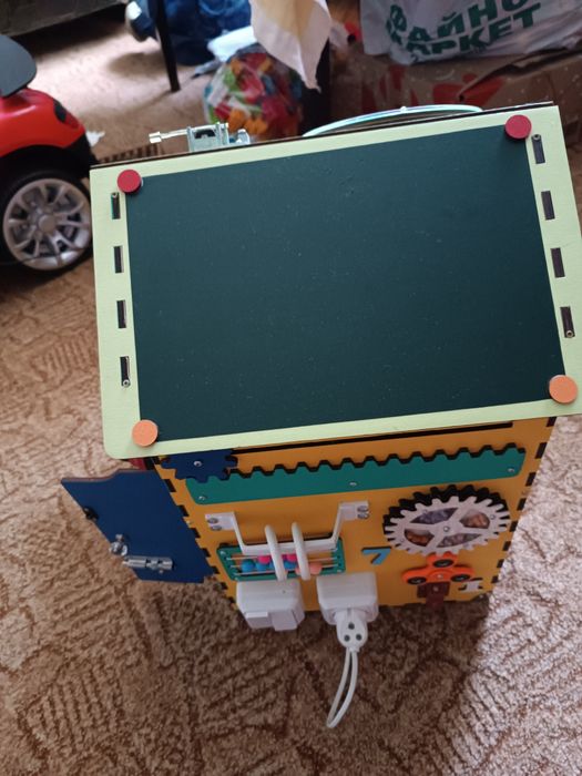 Бізібудинок з гаражем