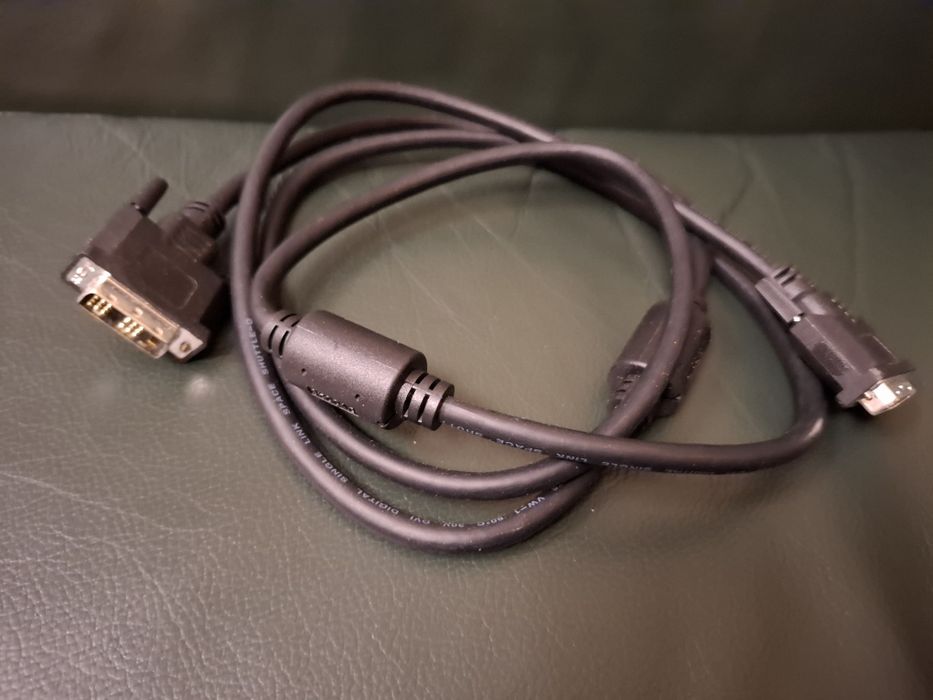 Kable VGA, DVI, Displayport, hub USB i przejśc. PS2, 11 szt DO 20.12