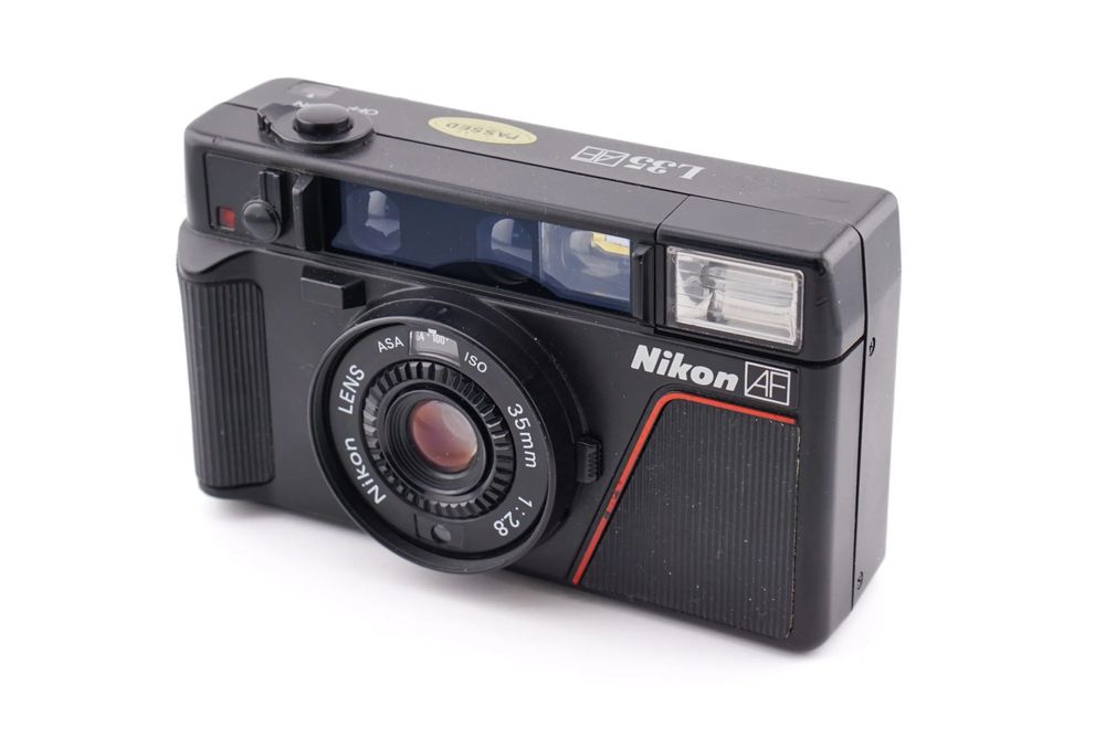 Nikon L35AF 35mm 2.8 - крутий японский компакт