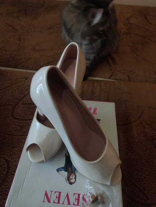 Туфлі жіночі на високому підборі