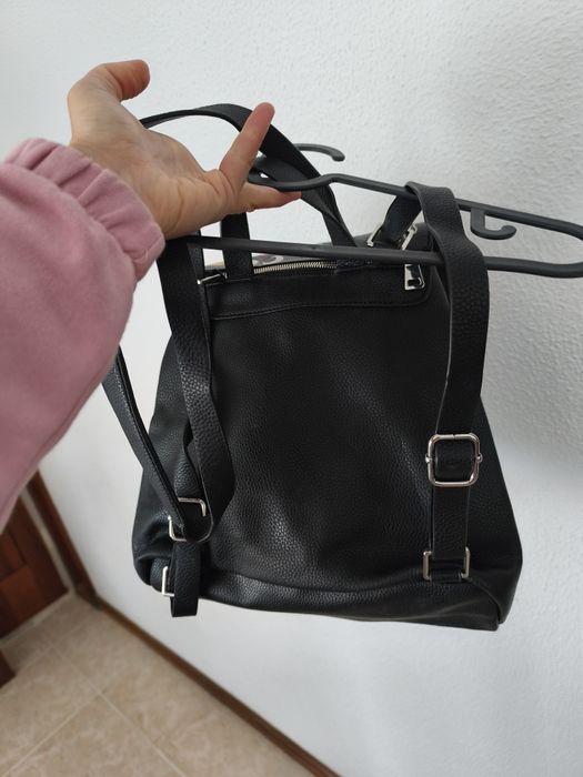 Mochila preta com desenhos reversível Parfois