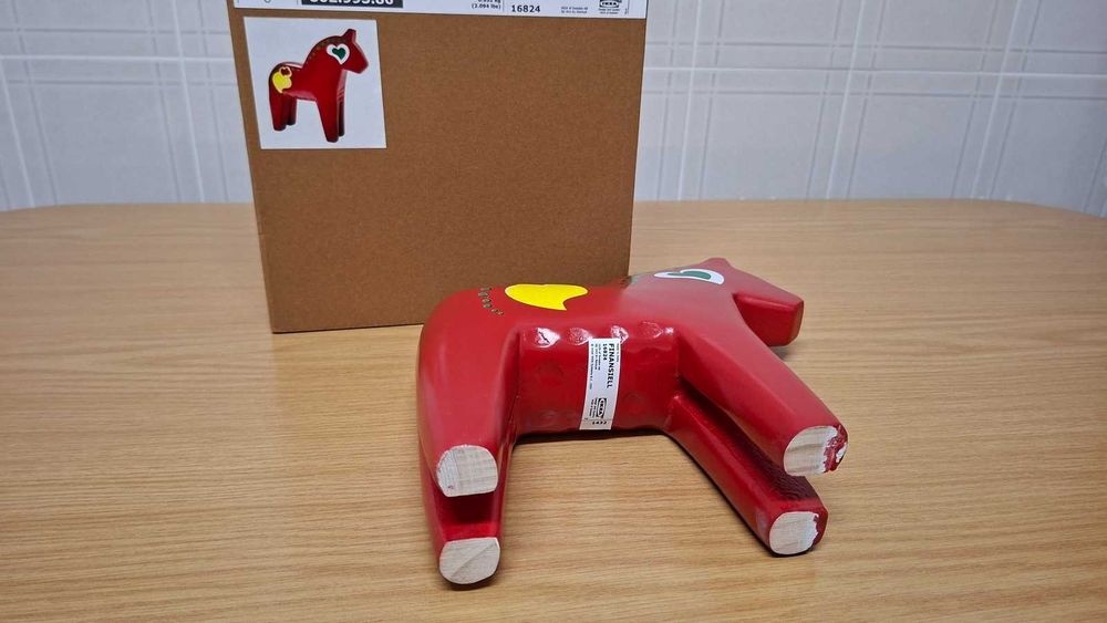 Ikea FINANSIELL Cavalo em Madeira Vermelha