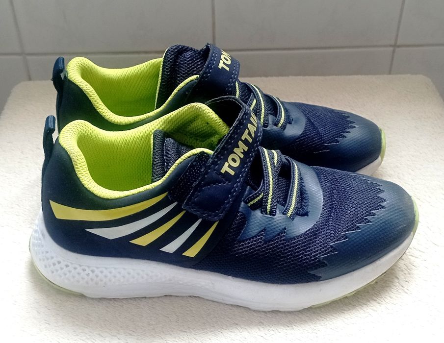 Дитячі кросівки 33 розмір