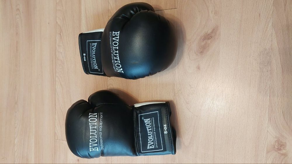Sprzęt boxerski kask , rekawice