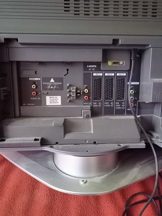 Telewizor Panasonic Viera 32 cale LCD model TX-32LXD52 z Anglii WARTO