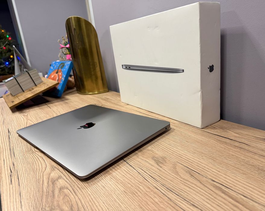 MacBook AIR 13 M1/8 CPU/ 7 GPU/ 16 ram/ 256 Space Gray
