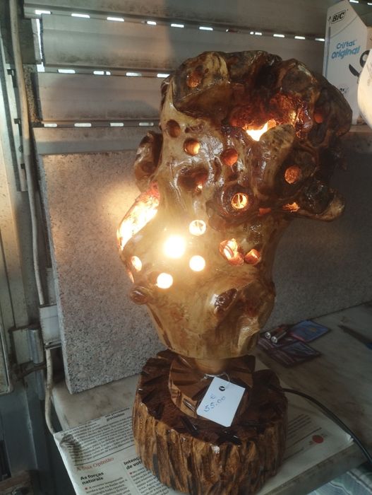 Candeeiro de madeira