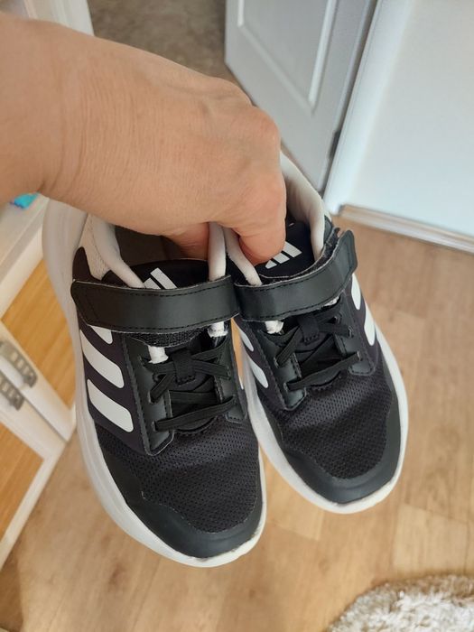 Продам дитячі кросівки Adidas