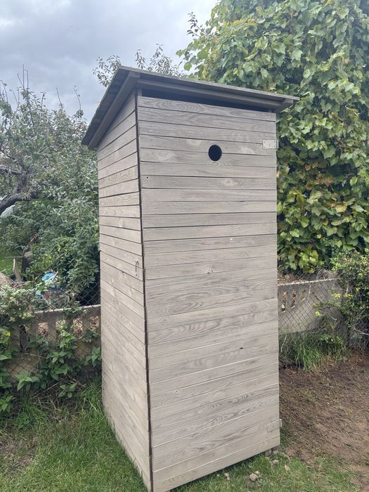 Drewniane WC na dzialke budowe