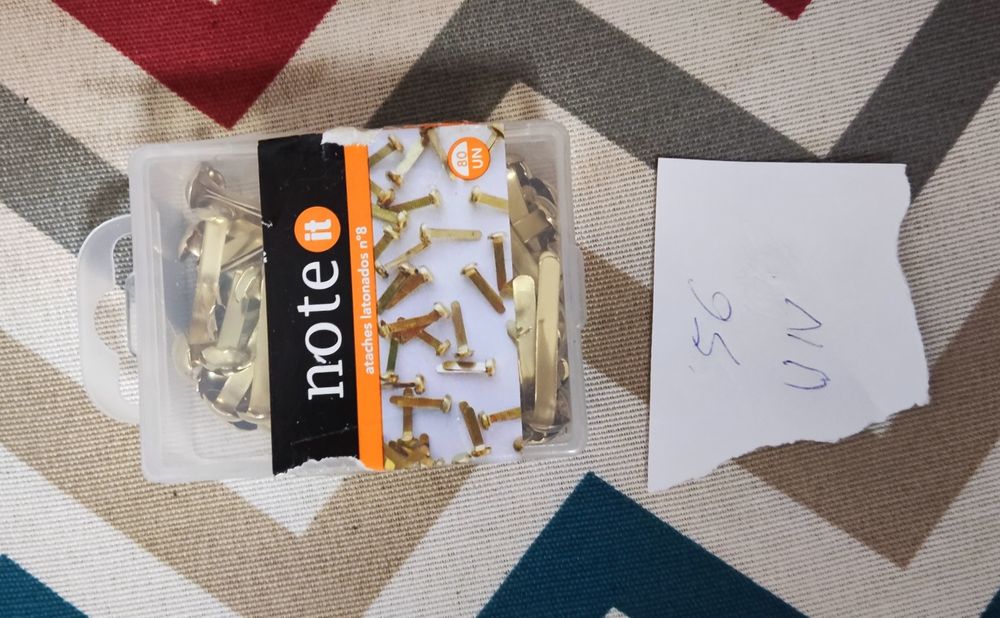 Clips e pinos para folhas