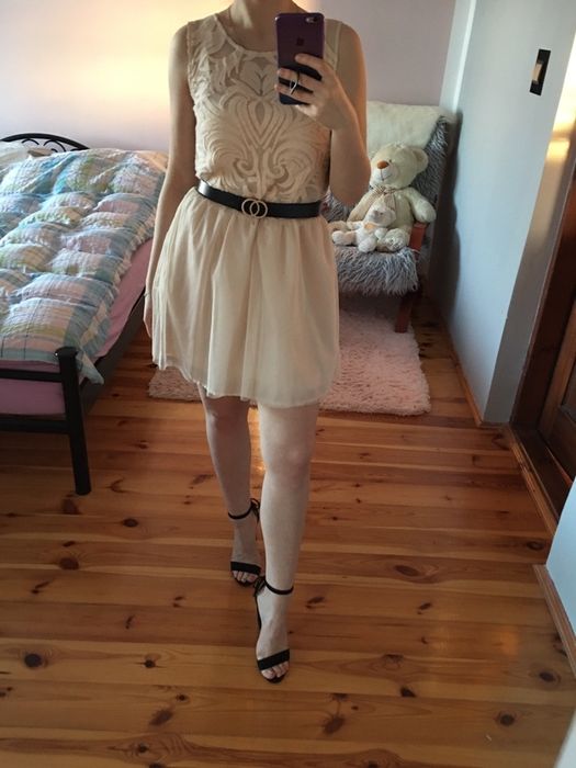 Koronkowa sukienka z paskiem, tiul Reserved