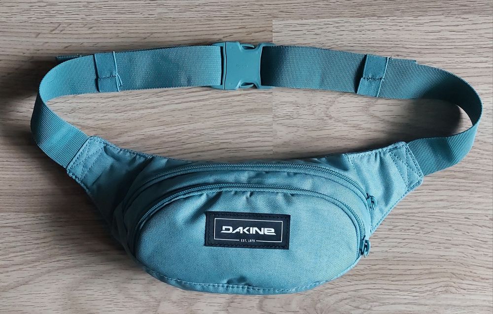 Сумка б/у поясная, бананка dakine hip pack