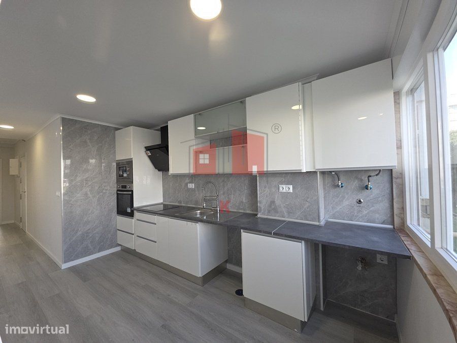 Apartamento T2 remodelado em Benfica