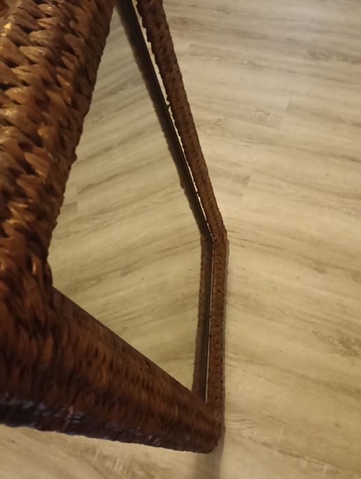 Espelho com moldura em verga