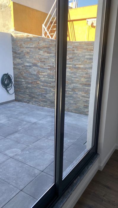 Moradia t2+1 com quintal e terraço